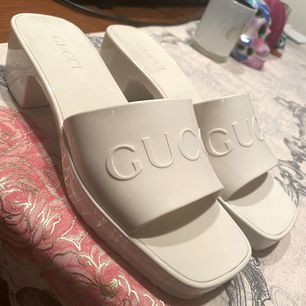 Gucci eggshell slides